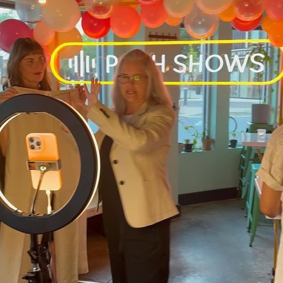 Meet your Posher, Deb - Picture 2 of 7